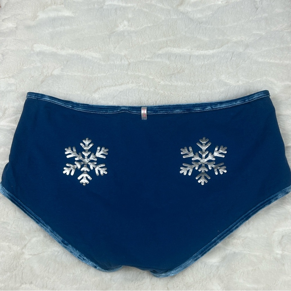 PINK Victoria's Secret Boyshort Velvet Trim Snowflakes Panty XL